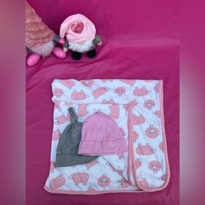 Baby Bundle!! O/S baby blanket & TWO 0-3 mnth Beanies💗